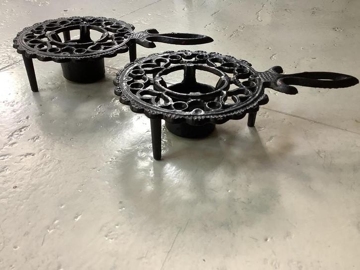 2x gietijzeren wachinelichthouder rechaud warmhouder rechaud, Huis en Inrichting, Keuken | Keukenbenodigdheden, Ophalen of Verzenden