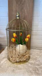 Struisvogelei met kunsttulpen in vogelkooi, Ophalen of Verzenden, Nieuw