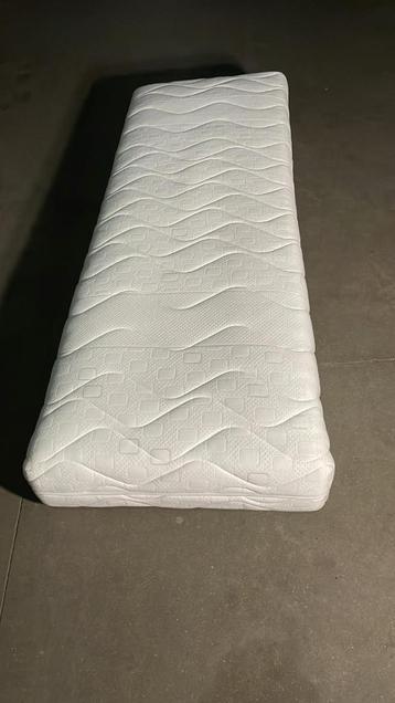matrassen  70x200 beschikbaar voor biedingen