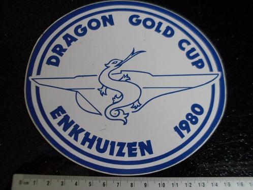 grote sticker dragon gold cup enkhuizen 1980 logo draak, Verzamelen, Stickers, Zo goed als nieuw, Sport, Verzenden