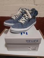 Stoere spijkerstof gympen  nieuw prijs €30, Blauw, Nieuw, Ophalen of Verzenden, Sneakers of Gympen