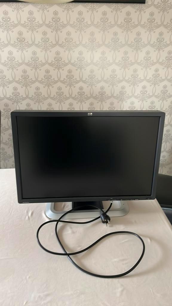 Hp monitor 24 inch, Computers en Software, Monitoren, Zo goed als nieuw, 60 Hz of minder, In hoogte verstelbaar, Draaibaar, Kantelbaar