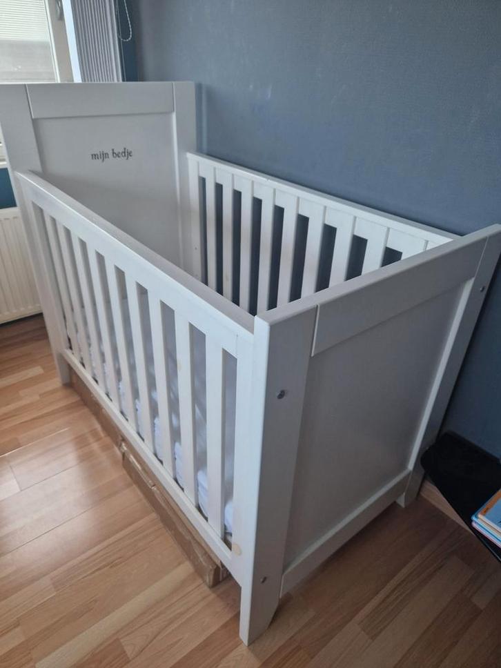 Ledikant met matras - weinig gebruikt, Kinderen en Baby's, Kinderkamer | Complete kinderkamers, Ophalen