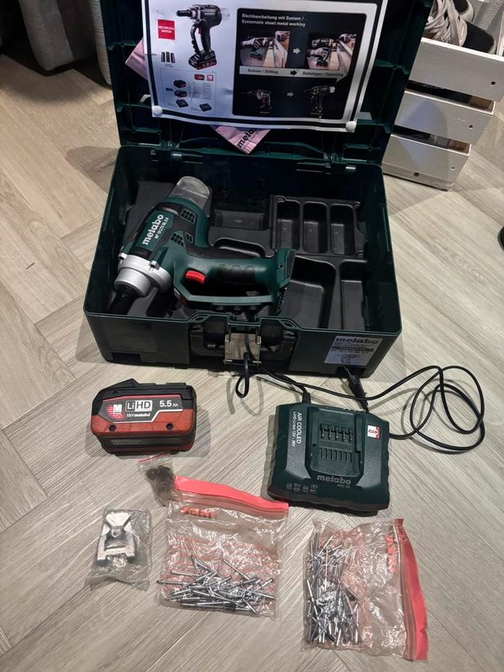Metabo NP 18 LTX BL 5.0 18V Li-Ion accu popnageltang, Doe-het-zelf en Verbouw, Gereedschap | Overige machines, Zo goed als nieuw