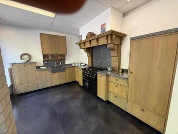 Nostalgische showroom keuken  beschikbaar voor biedingen