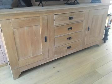 Te koop eiken dressoir beschikbaar voor biedingen