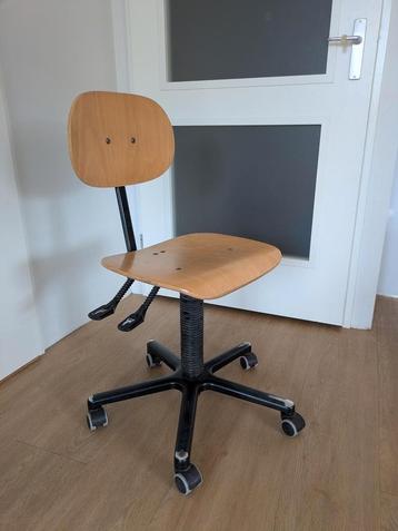 stoel Atelier stoel hout beschikbaar voor biedingen