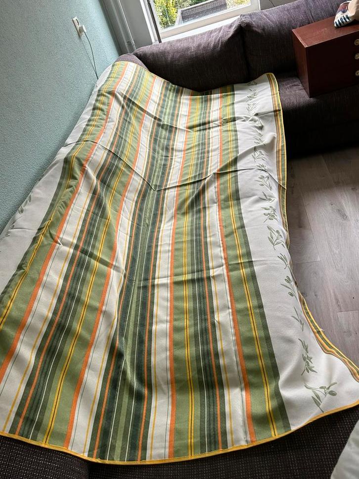Mooi groot tafelkleed uit de Provence., Huis en Inrichting, Keuken | Textiel, Gebruikt, Tafelkleed of Tafelzeil, Ophalen of Verzenden