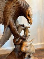 Handgemaakte Suar-Houten adelaar met konijn +/- 105cm hoog, Antiek en Kunst, Kunst | Beelden en Houtsnijwerken, Ophalen