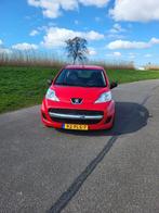 Peugeot 107 1.0 12V E-vti 68PK 3DR 2011 Rood, Auto's, Peugeot, Voorwielaandrijving, Stof, 4 stoelen, 68 pk