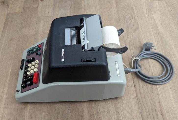 rekenmachine olivetti divisumma gt24, Antiek en Kunst, Antiek | Kantoor en Zakelijk, Ophalen of Verzenden