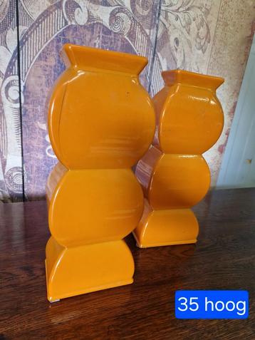 Super gave retro vazen beschikbaar voor biedingen