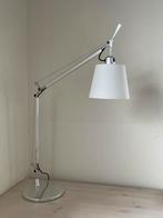 Artemide Tolomeo Basculante Tafellamp, Ophalen, Zo goed als nieuw, Metaal, 50 tot 75 cm