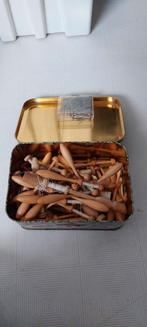 Kantklosset met klossen en spelden, Ophalen