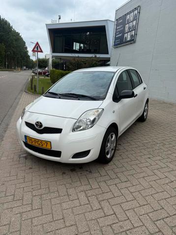 Toyota Yaris 1.0 12V Vvt-i Acces 5DR Terra 2011 Wit beschikbaar voor biedingen
