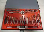 Draadsnij en tap set 33 delig in metalen kistje, Ophalen, Zo goed als nieuw