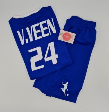 Voetbaltenue met je eigen naam in maat 170 beschikbaar voor biedingen