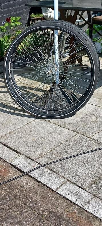 Voor en achter wiel beschikbaar voor biedingen