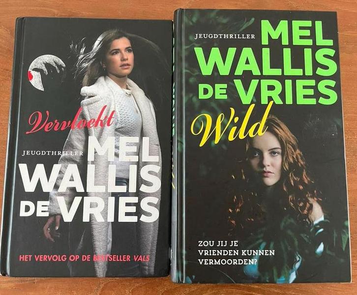 2x Mel Wallis de Vries Jeugdthrillers, Boeken, Thrillers, Zo goed als nieuw, Nederland, Ophalen of Verzenden
