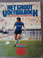 Het groot voetbal boek 1983  - Voetbal International, Ophalen of Verzenden, Zo goed als nieuw, Balsport