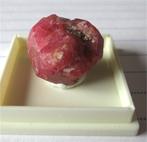 Granaat - Grosslulaar met pyriet - bolletje, Ophalen of Verzenden, Mineraal