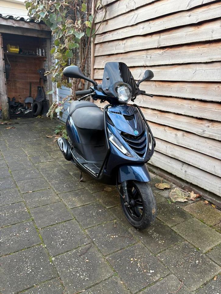 Piaggio Zip Brom 2017 full option, Fietsen en Brommers, Scooters | Piaggio, Zo goed als nieuw, Zip, Maximaal 45 km/u, Benzine