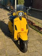 Vespa Sprint Mat Geel Bouwjaar 2019  (met lichte schade), Fietsen en Brommers, Scooters | Vespa, Ophalen, Gebruikt, Maximaal 45 km/u