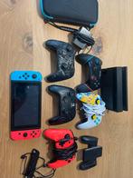 Nintendo Switch met meerdere games en controllers., Spelcomputers en Games, Games | Nintendo Switch, Ophalen, Eén computer, Zo goed als nieuw
