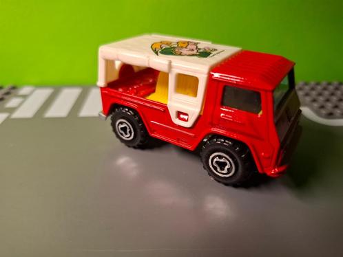 Majorette 260 - Volvo C202 Lapplander Pokemon [rood] 1/59, Hobby en Vrije tijd, Modelauto's | Overige schalen, Zo goed als nieuw