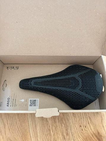 Fizik Vento Argo R1 Adaptive Zadel - Nieuw beschikbaar voor biedingen