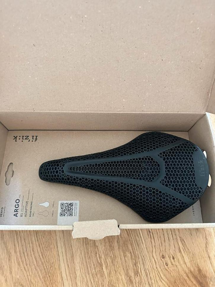Fizik Vento Argo R1 Adaptive Zadel - Nieuw, Fietsen en Brommers, Fietsonderdelen, Nieuw, Racefiets, Zadel, Ophalen of Verzenden