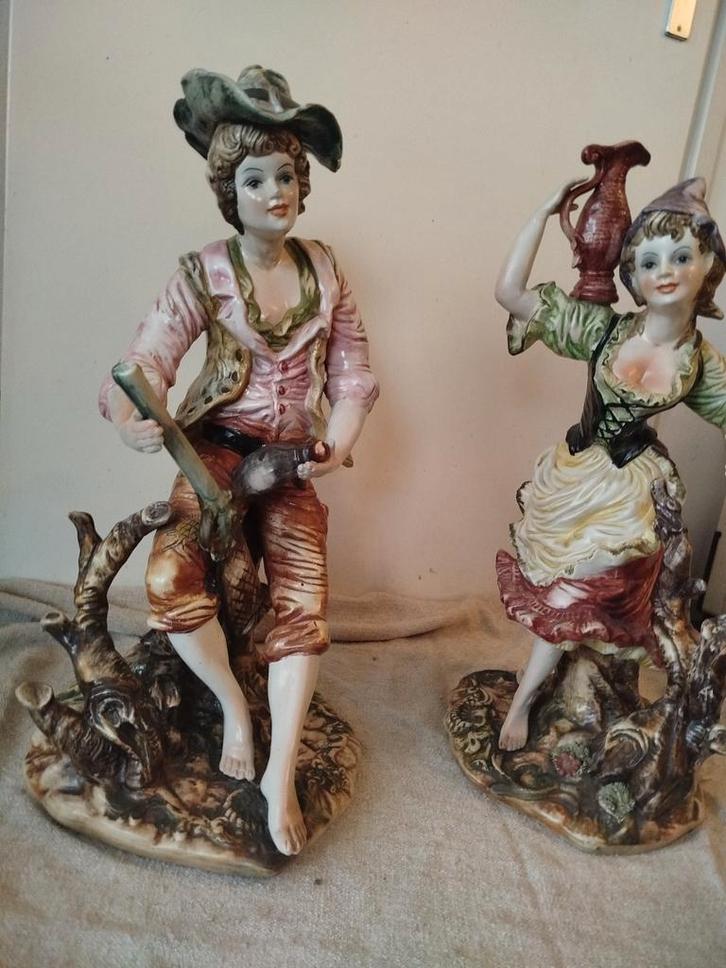 Grote Capodimonte Beelden Jager en Vrouw met Kruik - 65cm, Antiek en Kunst, Kunst | Beelden en Houtsnijwerken, Ophalen