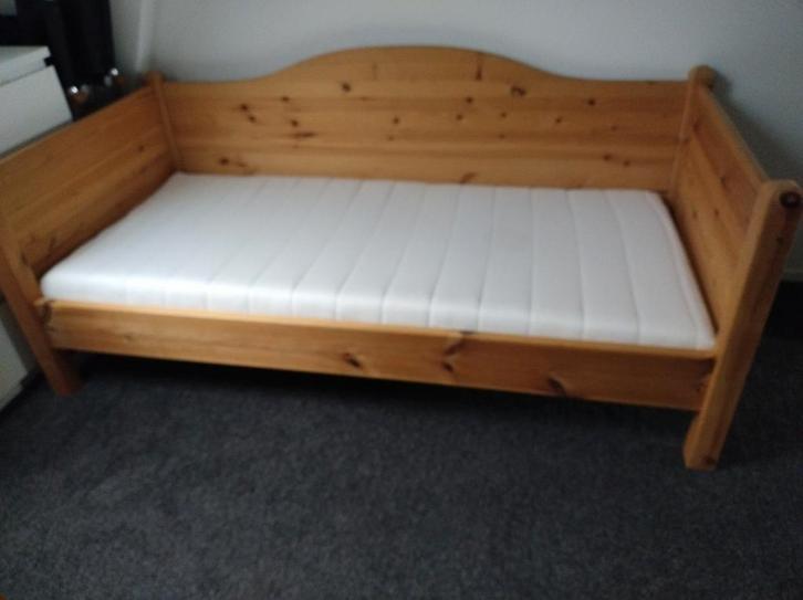 Houten peuterbed 70 x 150 cm , ook te gebruiken als bankje, Kinderen en Baby's, Kinderkamer | Bedden, Gebruikt, Ophalen