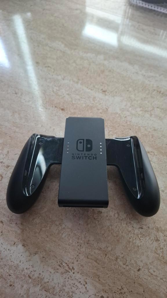 Nintendo Switch Joy-Con Grip, Spelcomputers en Games, Games | Nintendo Switch, Zo goed als nieuw, Overige genres, 1 speler, Vanaf 7 jaar
