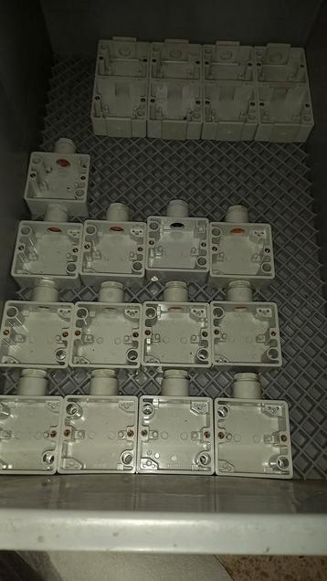 Jung onderkast WG600 spatwaterdicht  beschikbaar voor biedingen