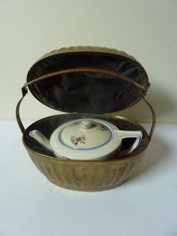 Antieke Thee warm houder met theepot.  en Blik trommel. beschikbaar voor biedingen