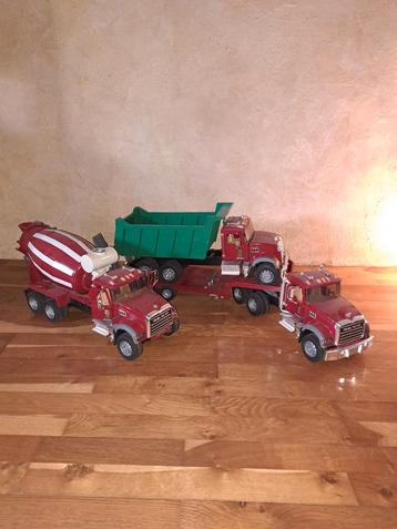 3x Mack Vrachtwagens - Leuk Buitenspeelgoed! beschikbaar voor biedingen
