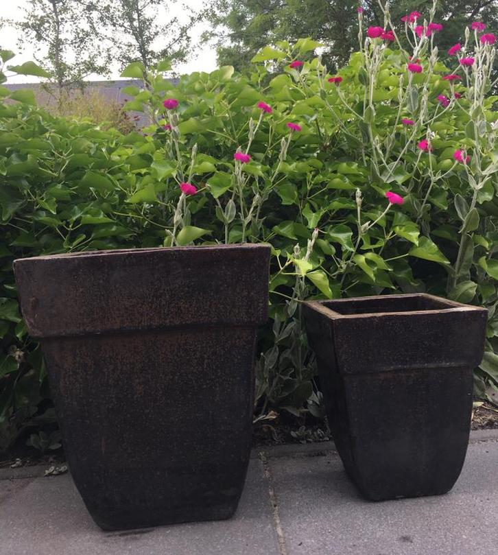 Oud Hollandse kwaliteit terracotta twee bruine bloempotten, Tuin en Terras, Bloempotten, Zo goed als nieuw, Terracotta, Binnen