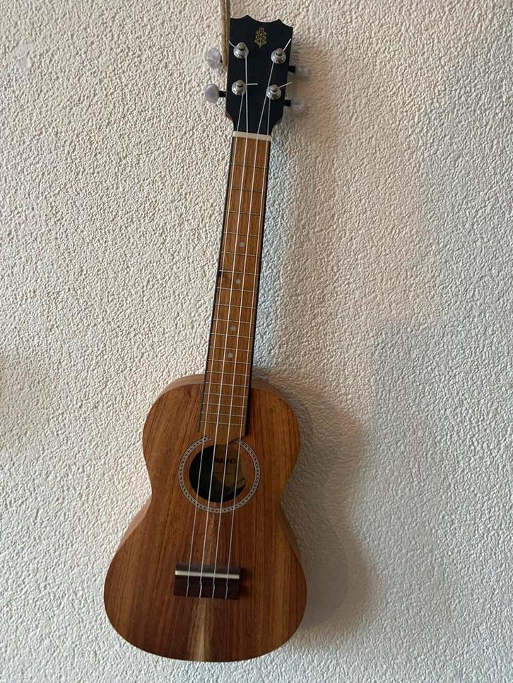 ZGAN Portugese Carvalho Ukelele + stemapparaatje, Muziek en Instrumenten, Snaarinstrumenten | Overige, Zo goed als nieuw, Ukelele