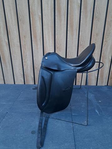 Rossner dressuurzadel 17,5 inch beschikbaar voor biedingen