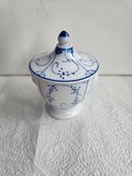 Heel klein blauw wit potje., Antiek en Kunst, Antiek | Servies los, Ophalen of Verzenden