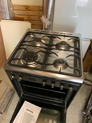 Prachtig retro fornuis van Smeg, met wokbrander en oven beschikbaar voor biedingen