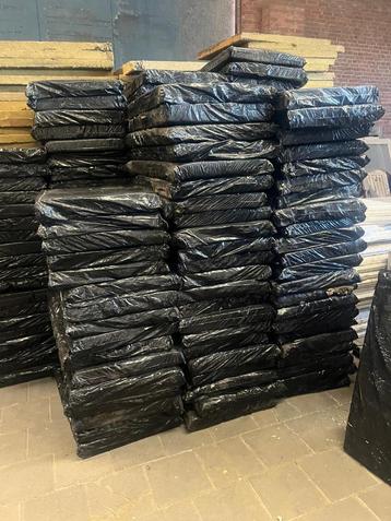 Gebruikte ingesealde steenwol platen 1mx0,6m dik 9 cm. beschikbaar voor biedingen