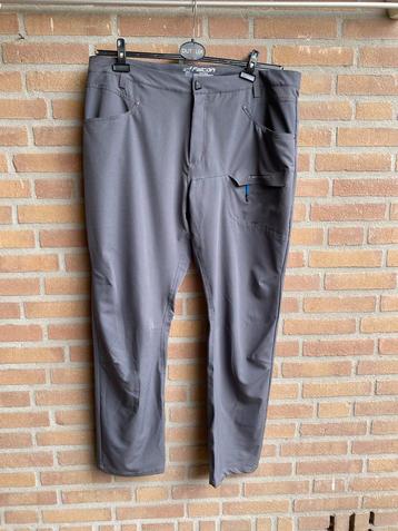 Falcon sport wandelbroek beschikbaar voor biedingen