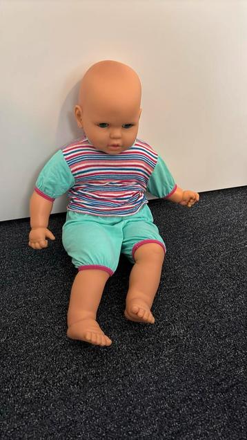 Baby pop beschikbaar voor biedingen