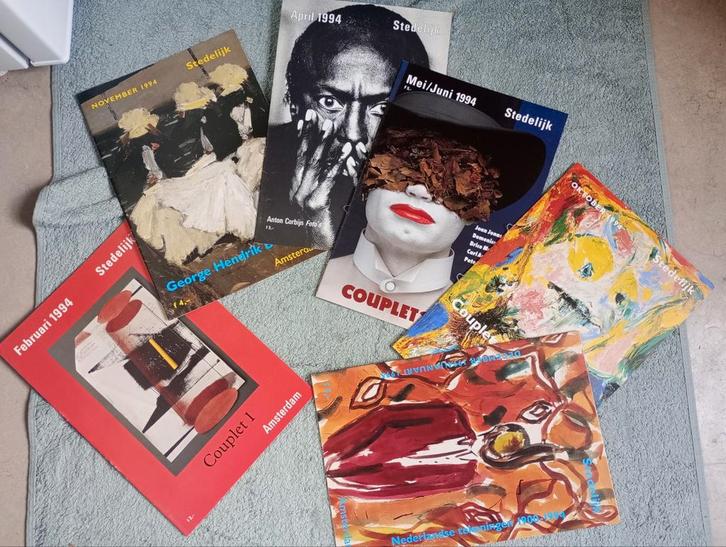 Bulletins Stedelijk Museum Amsterdam in verzamelmap, Boeken, Tijdschriften en Kranten, Zo goed als nieuw, Ophalen of Verzenden