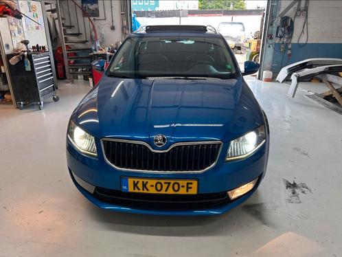 Skoda Octavia 1.6 TDI 81KW Comdi DSG 2016 Blauw, Auto diversen, Schadeauto's, Skoda, Automaat, Diesel, Stationwagon, Blauw, Ophalen