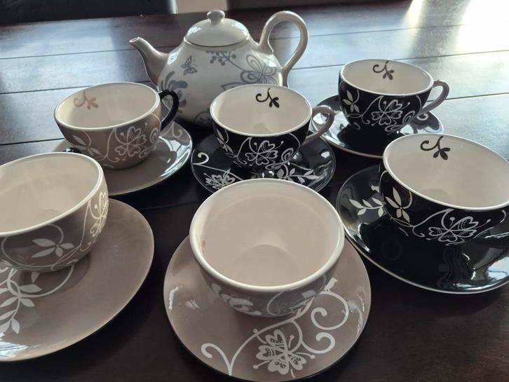 Riverdale Servies - 6 Kop en Schotel + Theepot, Huis en Inrichting, Keuken | Servies, Gebruikt, Kop(pen) en/of Schotel(s), Overige stijlen