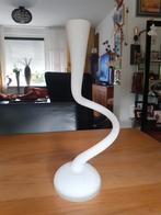 GRATIS   !   Mat  witte  kronkelvaas. 40cm, Huis en Inrichting, Ophalen, Zo goed als nieuw, Wit, Minder dan 50 cm