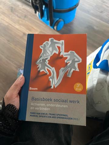 Basisboek sociaal werk - waterschade beschikbaar voor biedingen